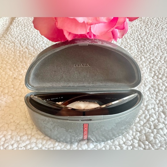 Authentic Prada sunglasses - Picture 7 of 7